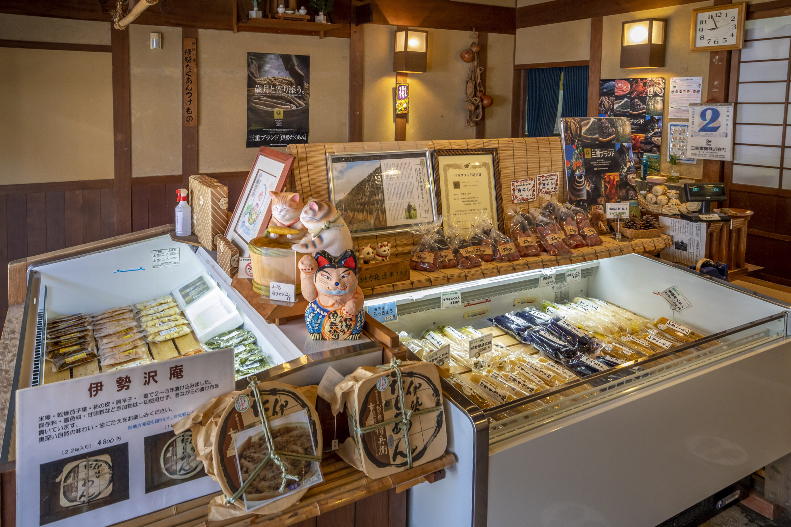 Find the Perfect Souvenir for Your Ise Pilgrimage at Okage Yokocho!