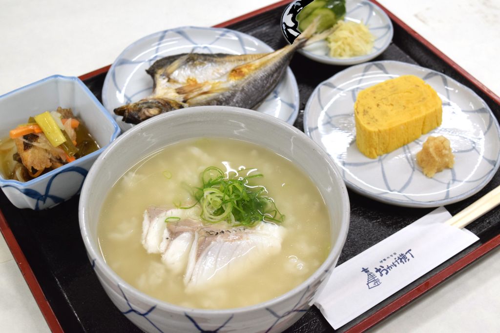 ＜8月＞トビウオ雑炊