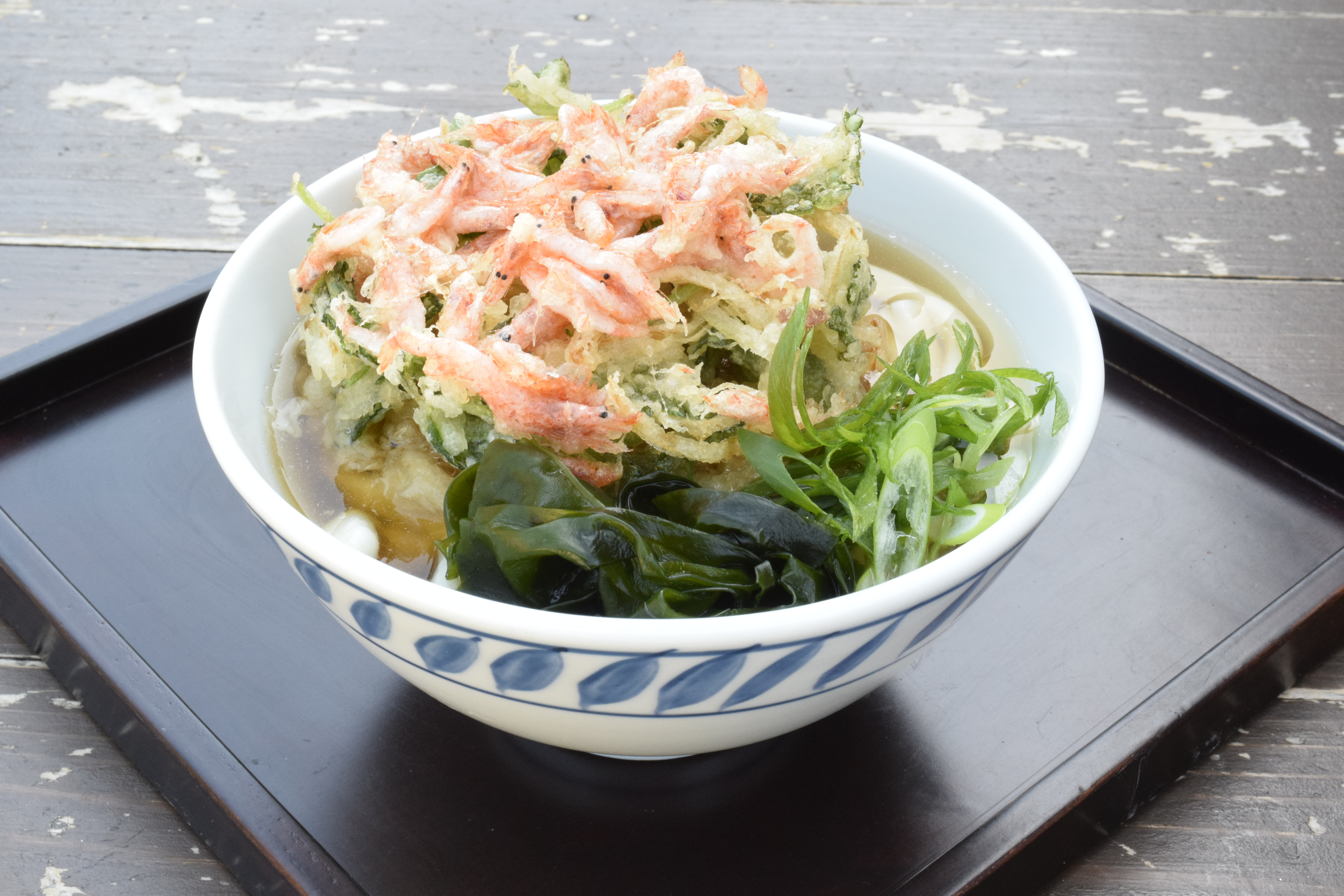 ＜4月＞桜えびのかき揚げとわかめのうどん