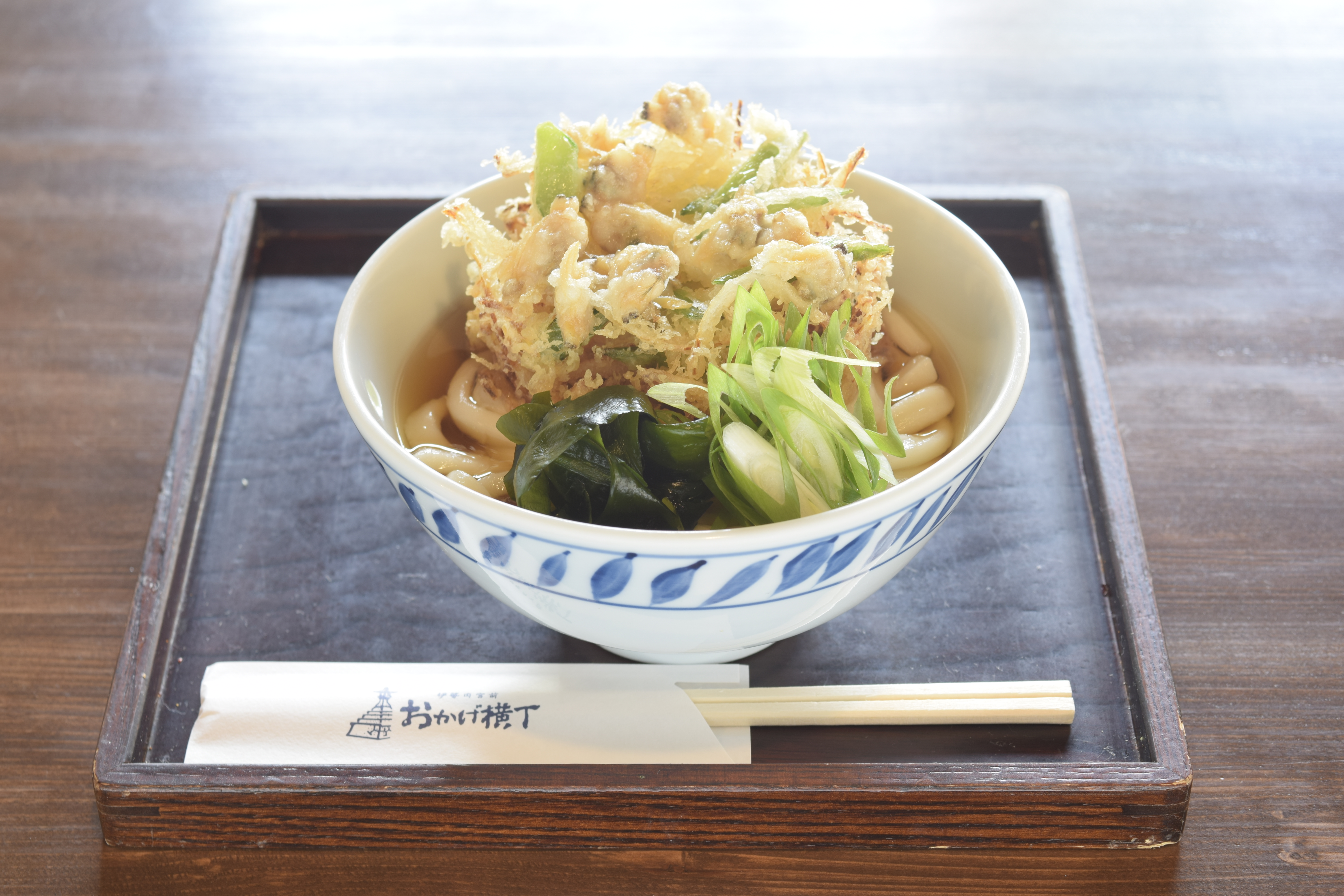 ＜5月＞あさりときぬさやのかき揚げうどん