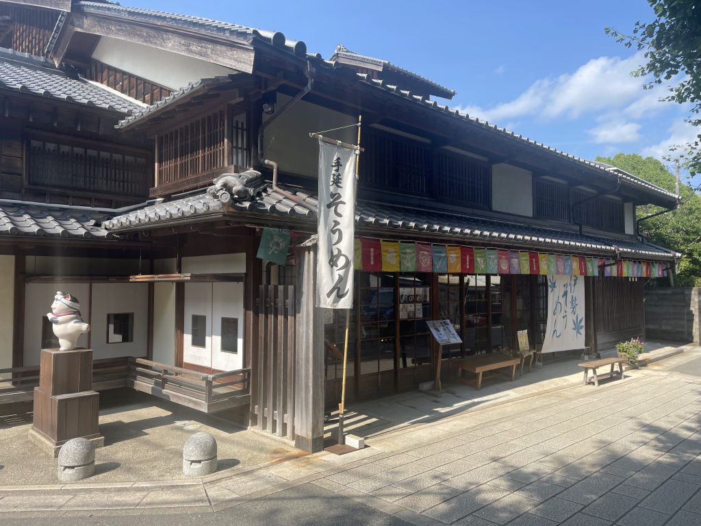 幸せ招く♪福ねこフォトスポットin招福茶屋